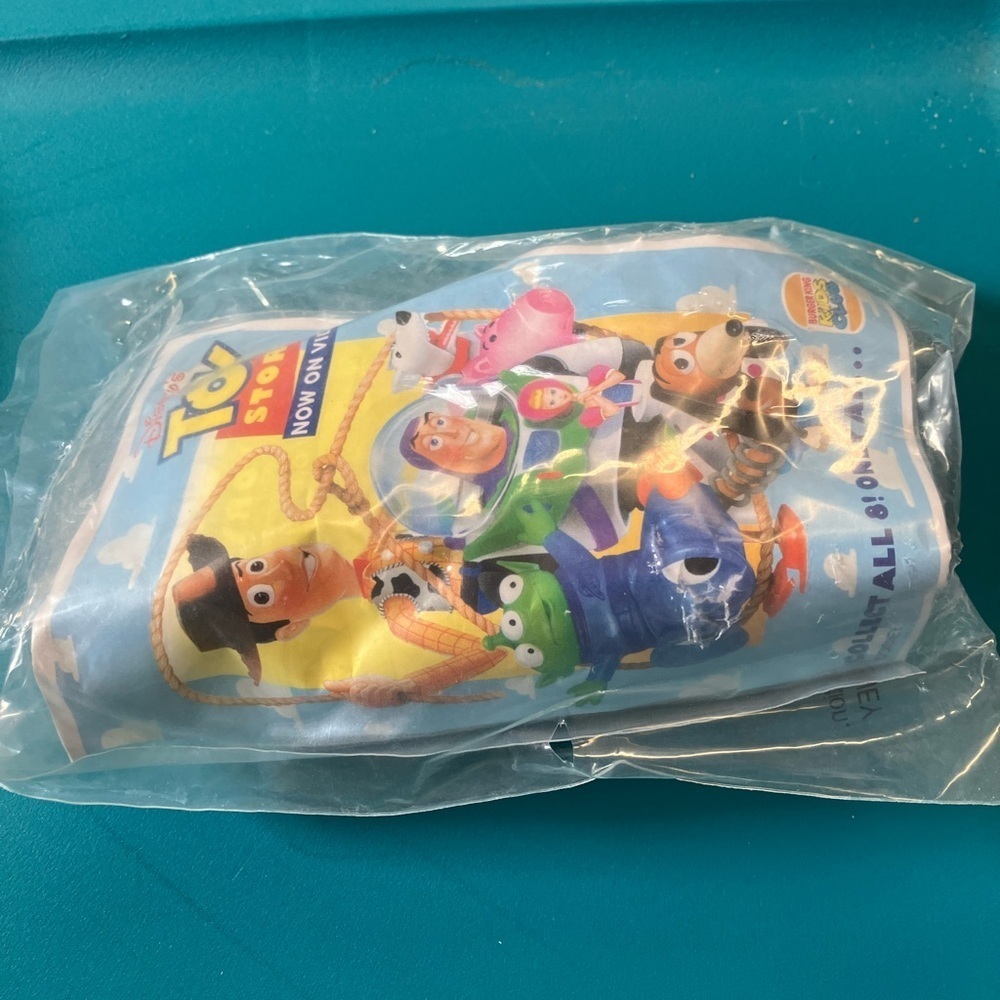 Toy Story Collectible Bundle - Picture 6 of 16